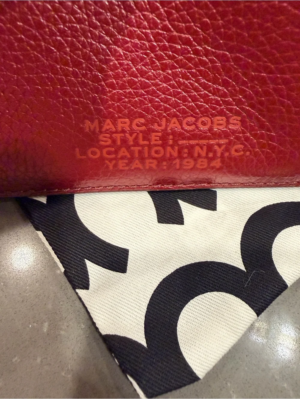 Marc Jacobs compact marc